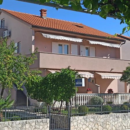 Apartmani Vesna Krk Town Eksteriør billede