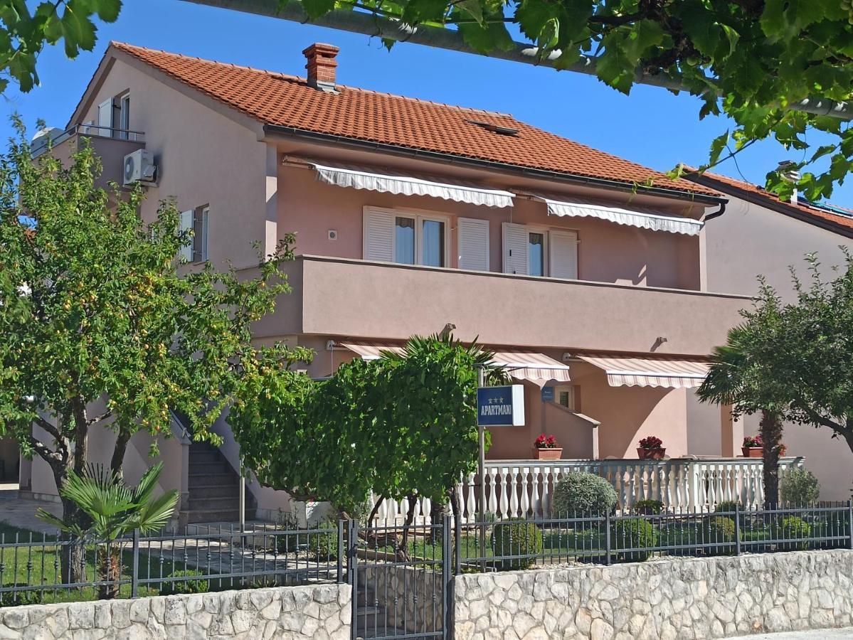 Apartmani Vesna Krk Town Eksteriør billede