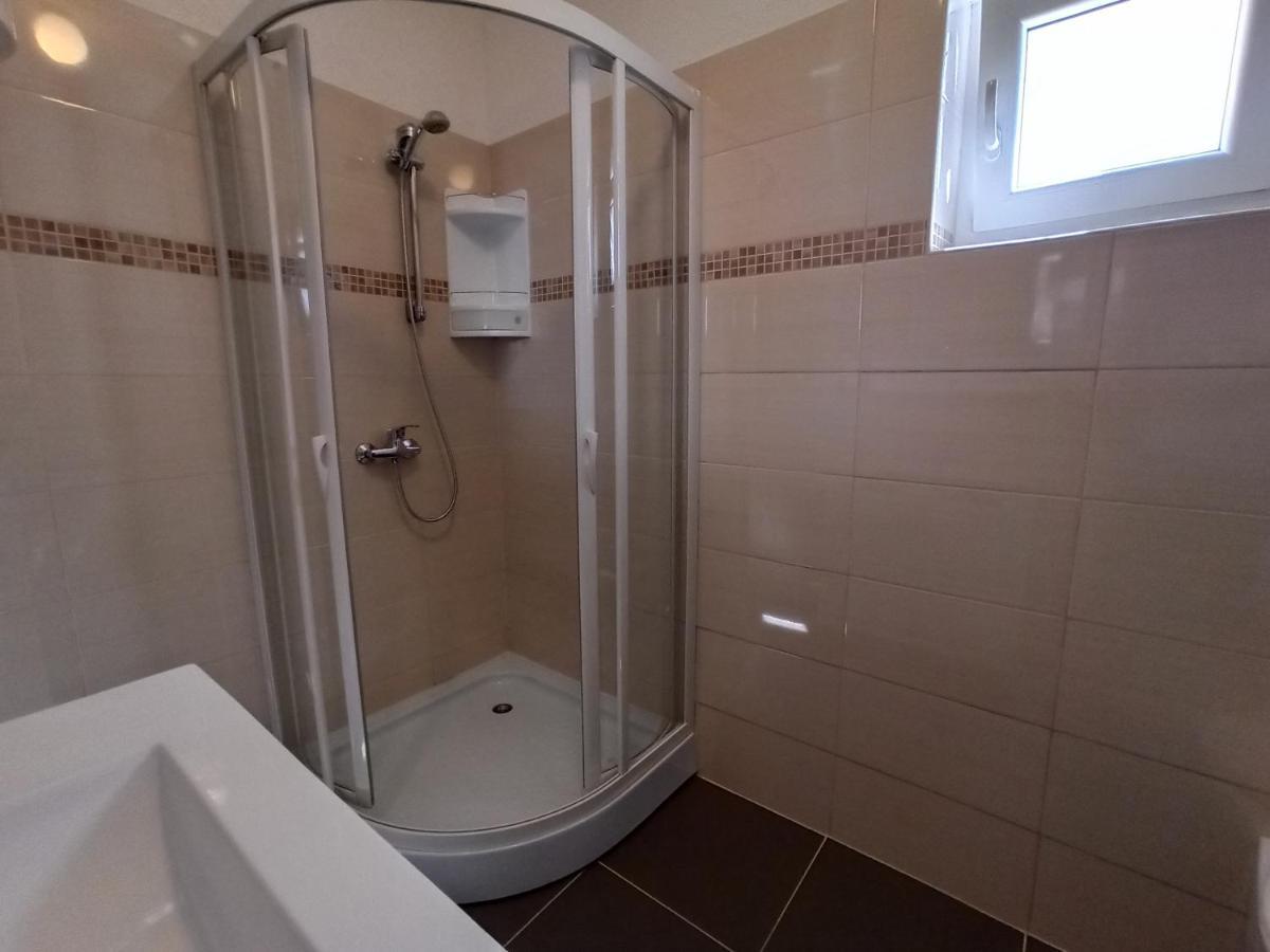 Apartmani Vesna Krk Town Eksteriør billede