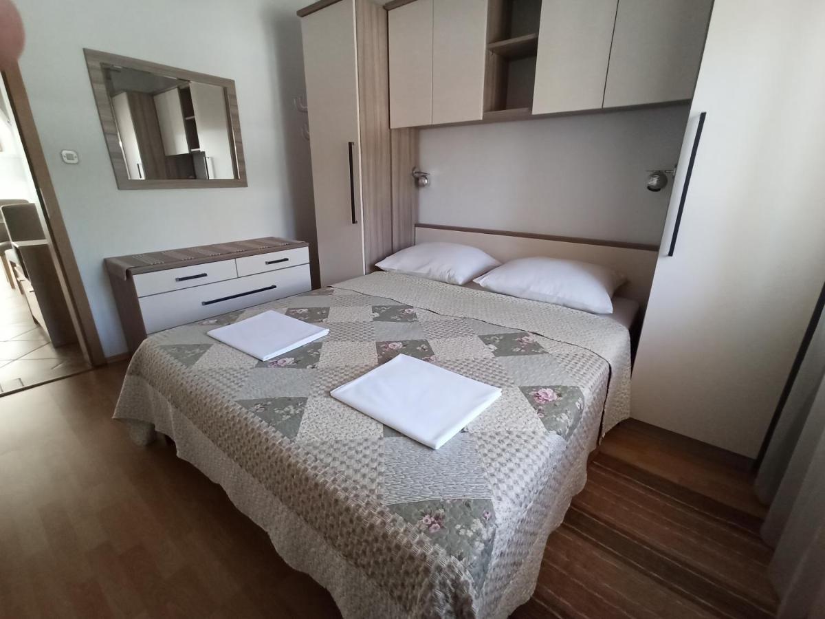 Apartmani Vesna Krk Town Eksteriør billede