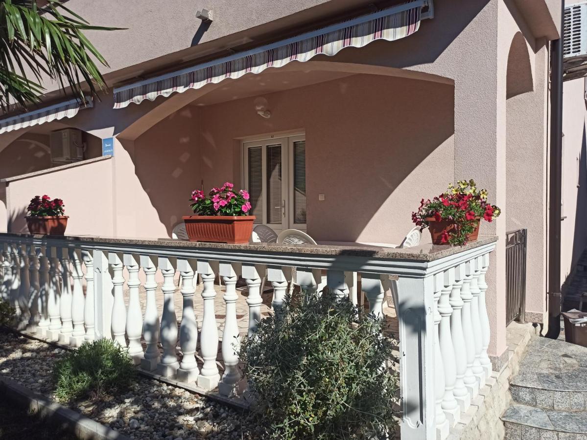 Apartmani Vesna Krk Town Eksteriør billede