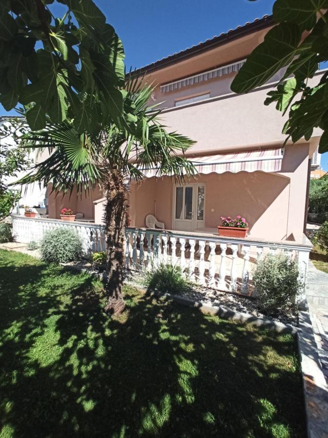 Apartmani Vesna Krk Town Eksteriør billede
