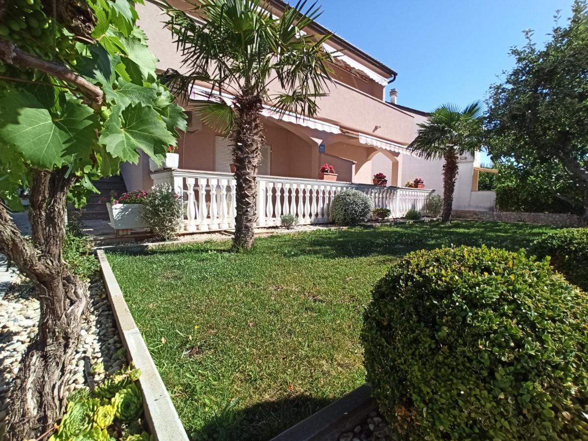 Apartmani Vesna Krk Town Eksteriør billede