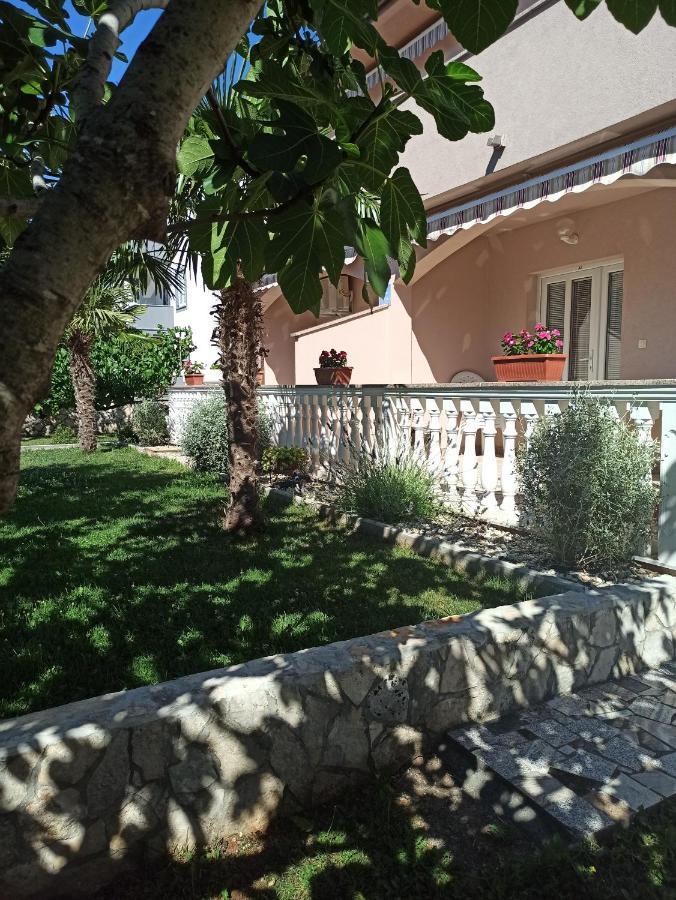 Apartmani Vesna Krk Town Eksteriør billede
