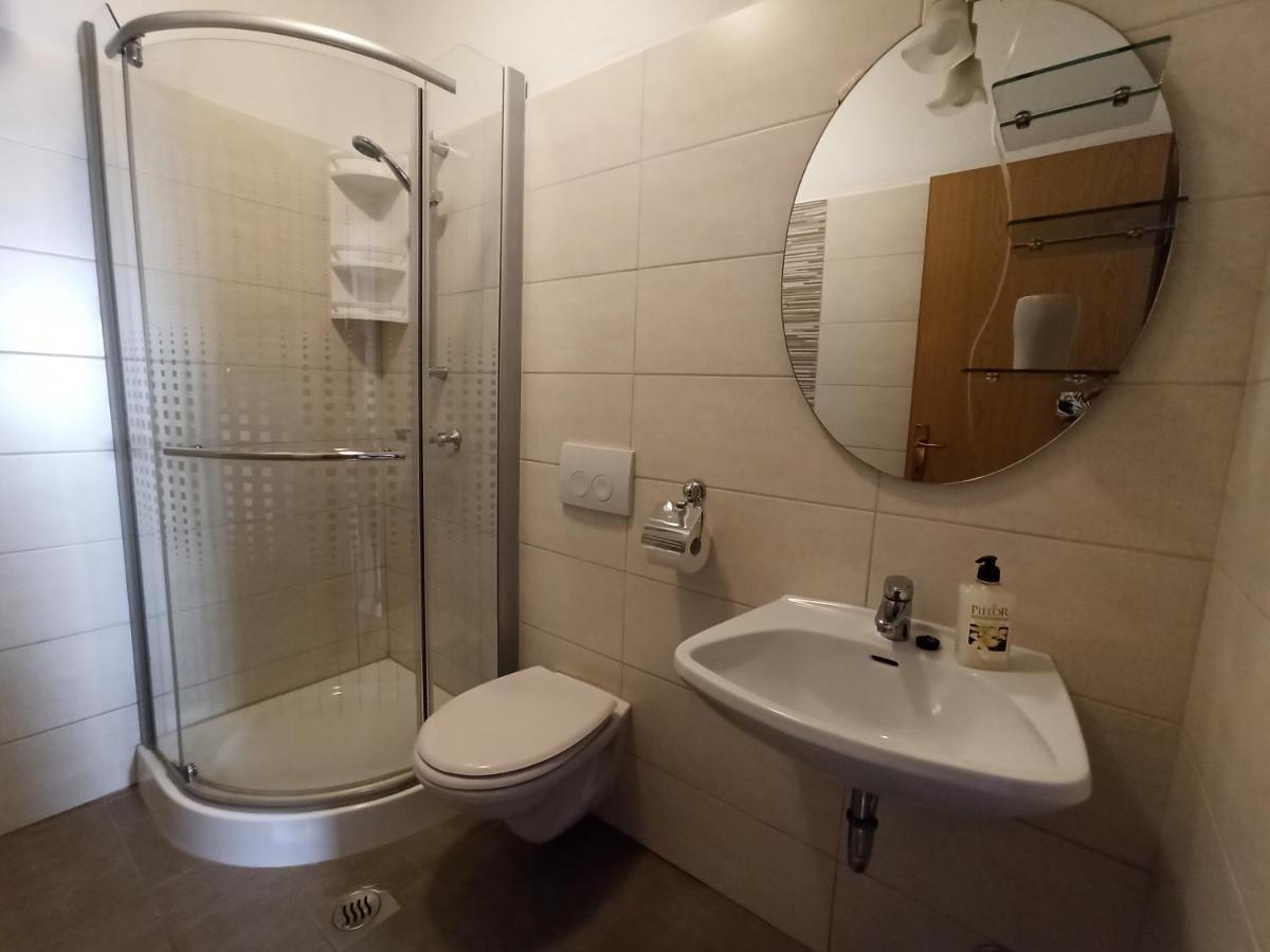 Apartmani Vesna Krk Town Eksteriør billede