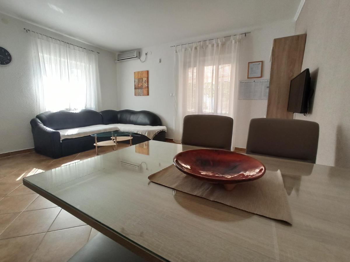 Apartmani Vesna Krk Town Eksteriør billede