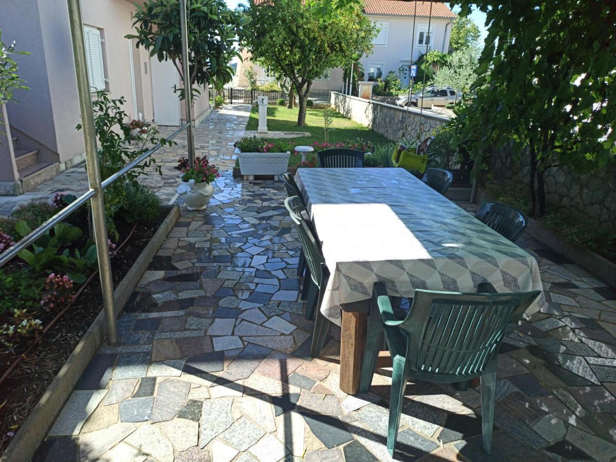 Apartmani Vesna Krk Town Eksteriør billede
