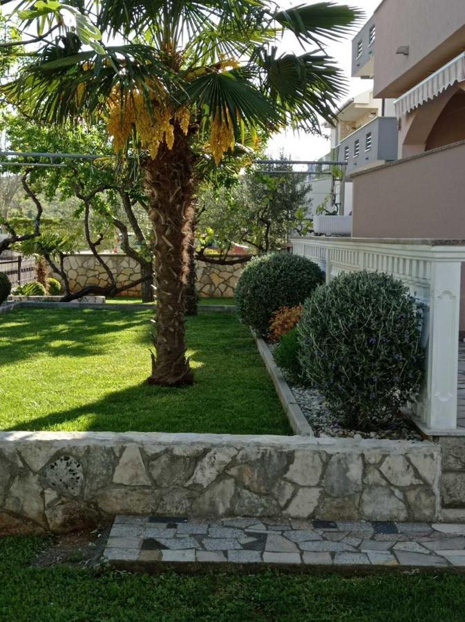 Apartmani Vesna Krk Town Eksteriør billede