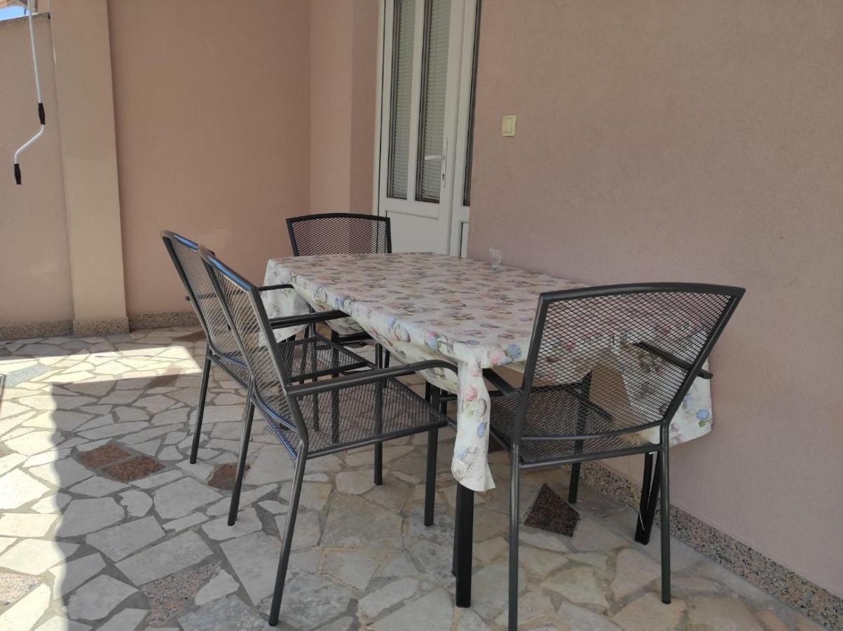 Apartmani Vesna Krk Town Eksteriør billede