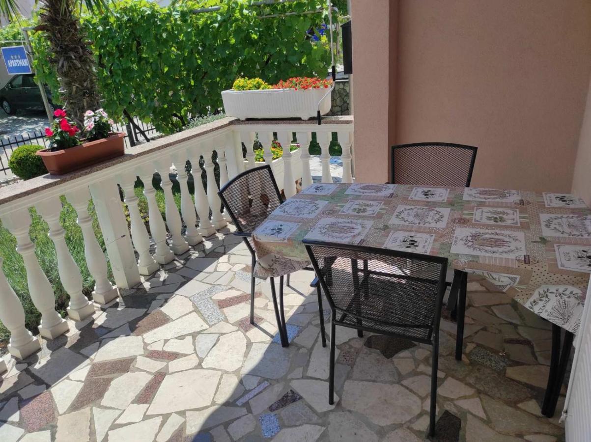 Apartmani Vesna Krk Town Eksteriør billede